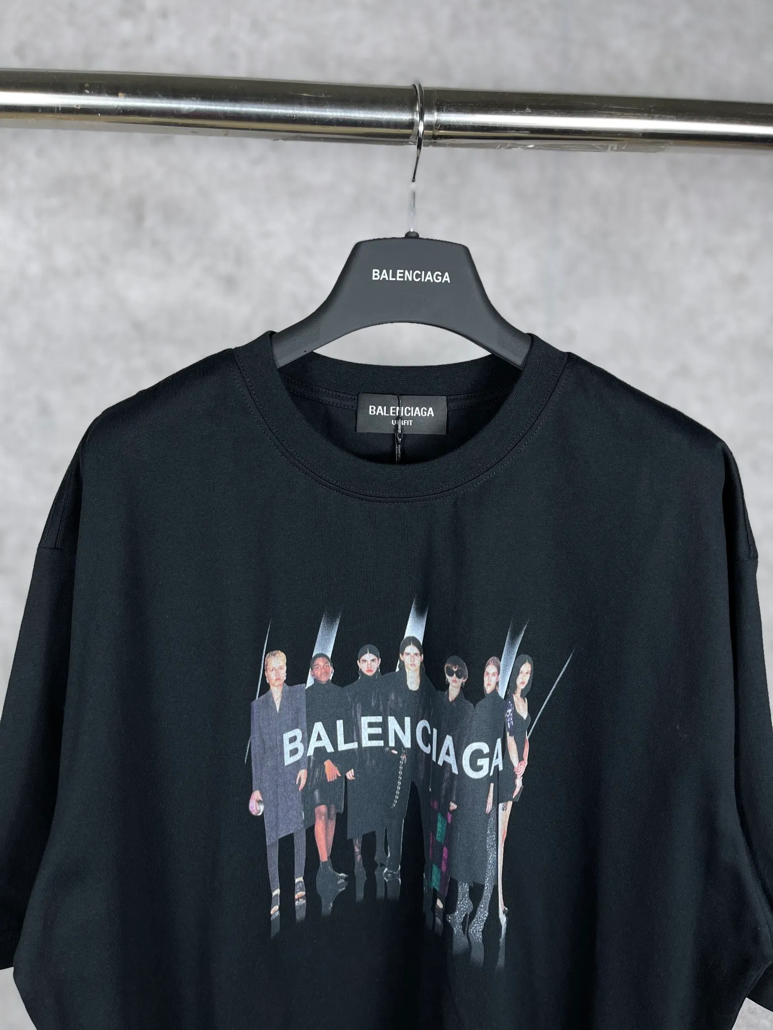 【 . Quality】 BALENCI*GA/ .Classic . 22SS#BALENCI*GA# T . . ZP . 260 ， . ， 。 。Classic ， ， ， . OS . Same Style ：BL 223037 ：Black，White， Gray Size：XS S M L